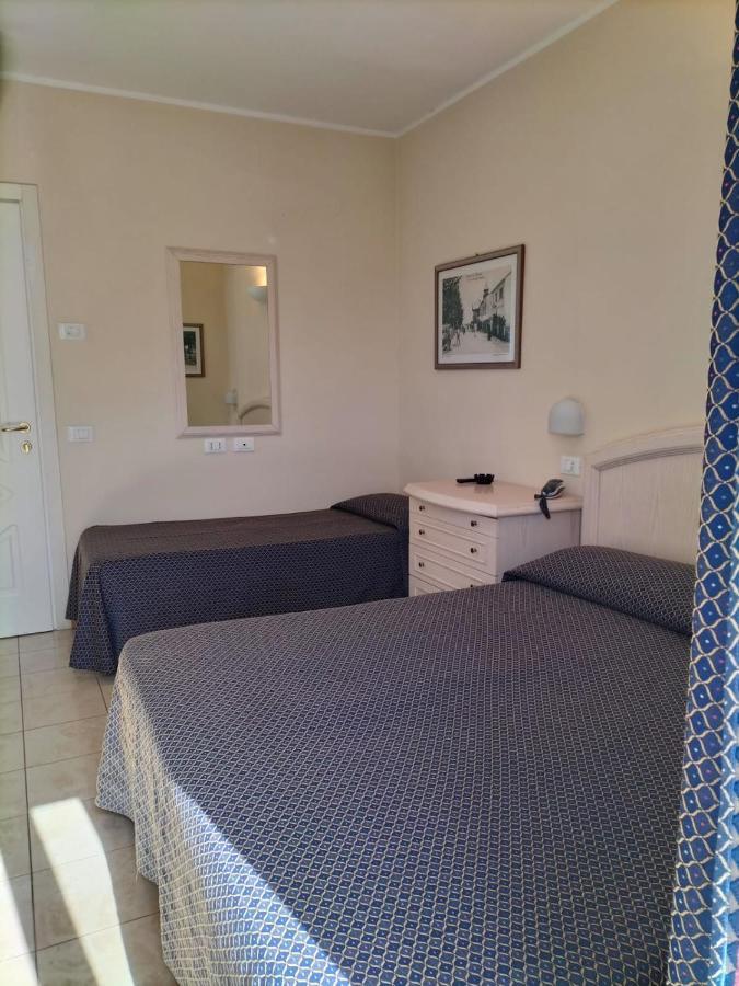 Hotel Villa Mare Riccione Buitenkant foto