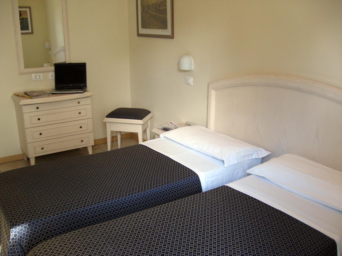 Hotel Villa Mare Riccione Buitenkant foto